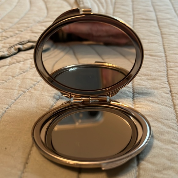 Small, pocket mirror with case - Picture 2 of 3